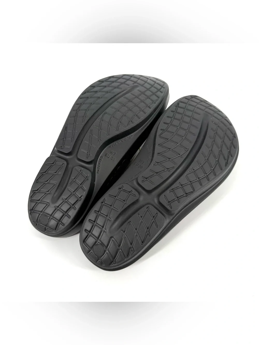 OOFOS OOlala Limited Edition Sandal Womens Size 7 Disco Zebra Recovery Cushion